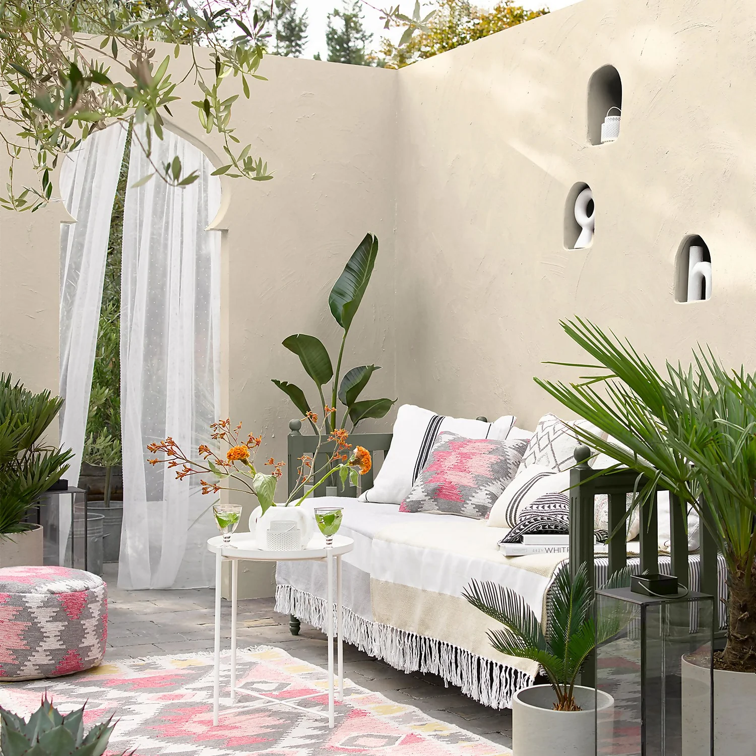 Sandtex® Textured Masonry Paint Magnolia - 5L