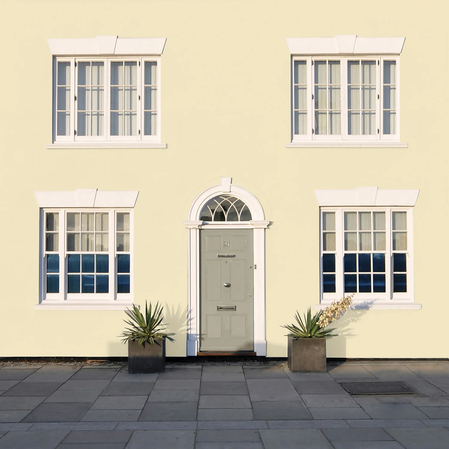 Sandtex® Ultra Smooth Masonry Paint Cornish Cream - 10L