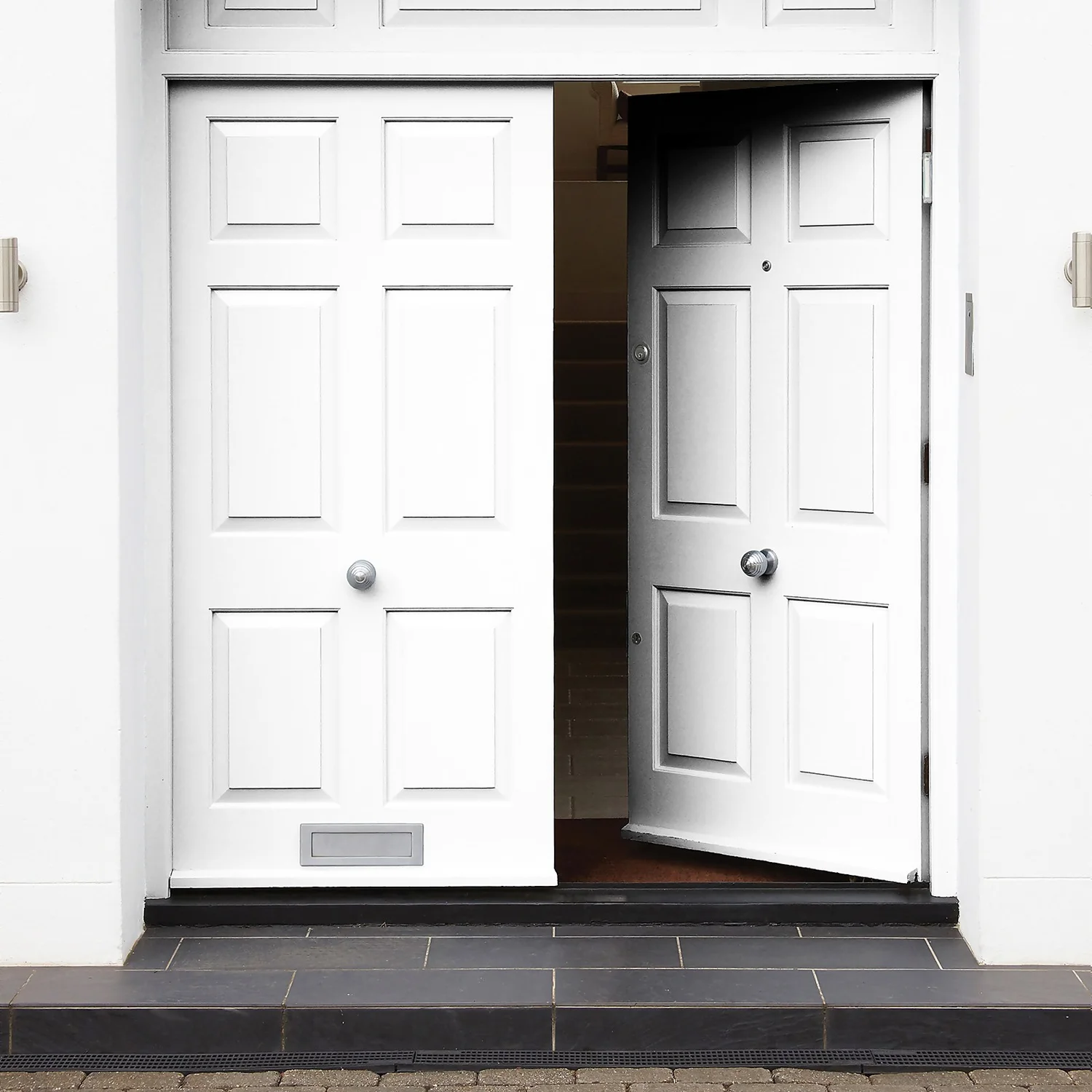 Sandtex® Exterior 10 Year Satin Paint Pure Brilliant White - 2.5L