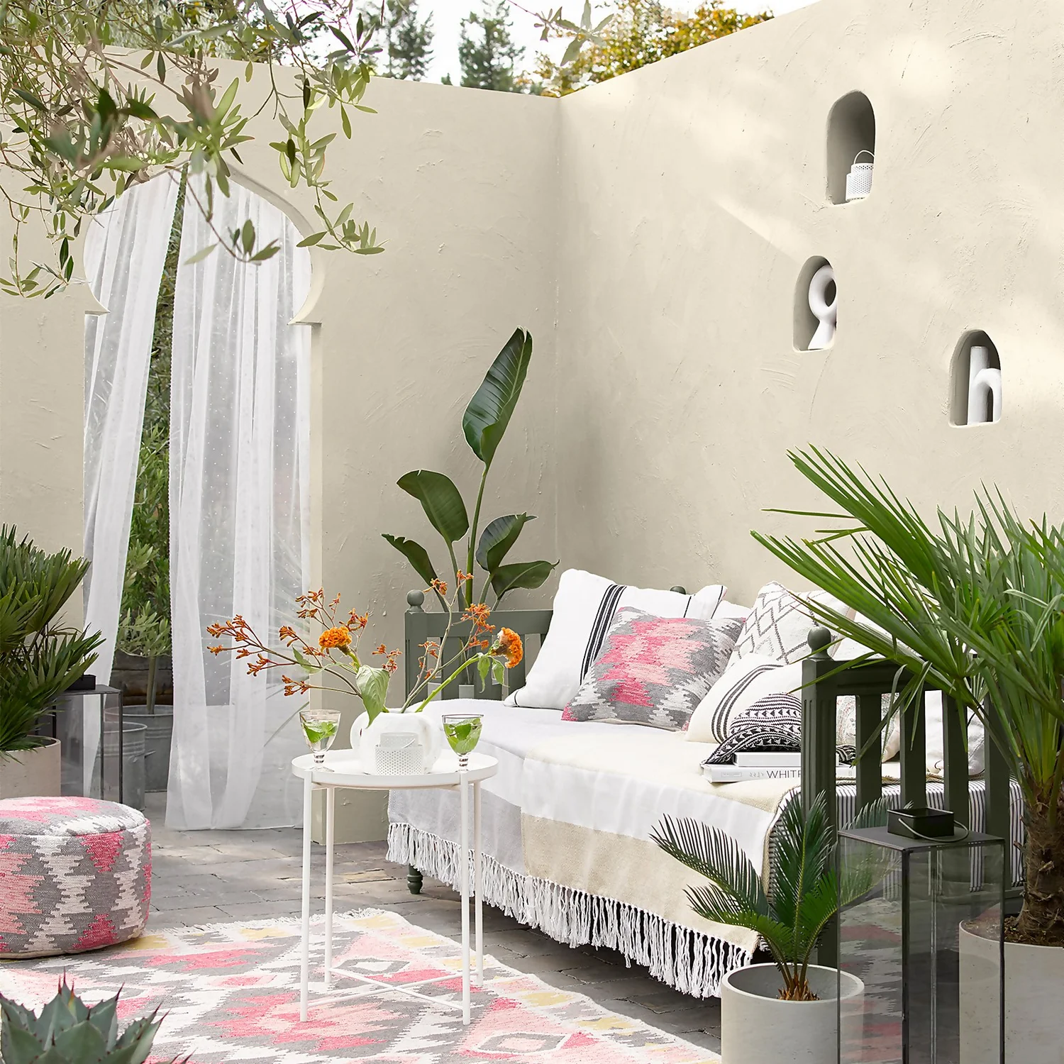 Sandtex® Ultra Smooth Masonry Paint Ivory Stone - 5L