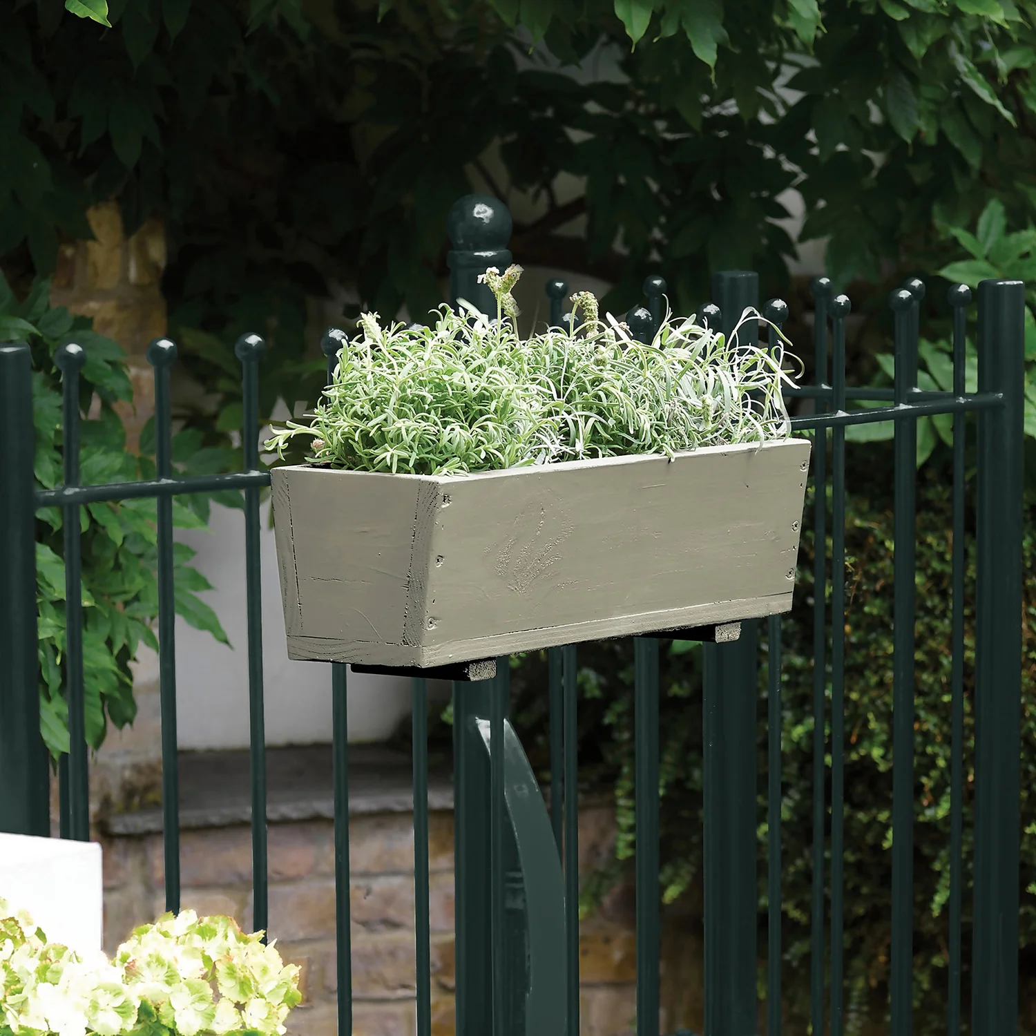 Sandtex® Exterior 10 Year Gloss Paint Racing Green -750ml